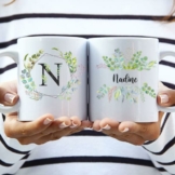 Personalisierte Tasse mit Buchstabe und Namen - Wasserfarben mit Blumen